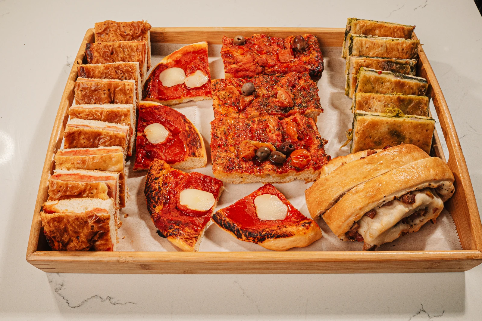 Bandeja de pizza al taglio para eventos — Pistacchio, Miami