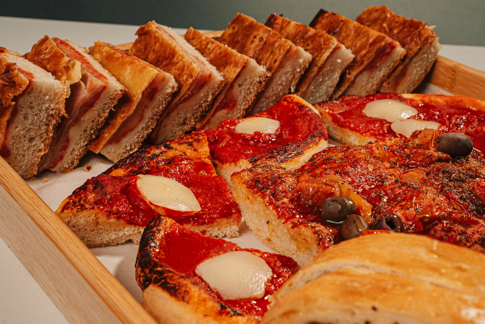 Bandeja de pizza y focaccia para eventos — Pistacchio, Miami