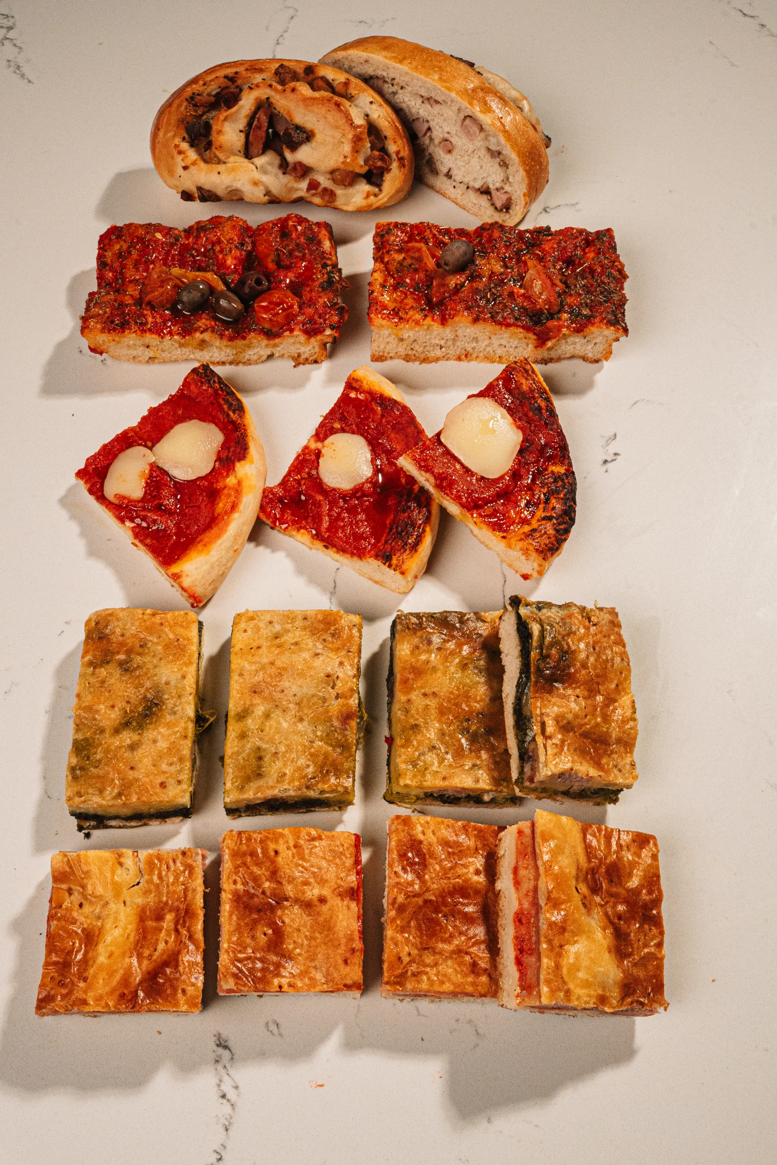 Surtido de porciones de pizza y focaccia — catering Pistacchio, Miami