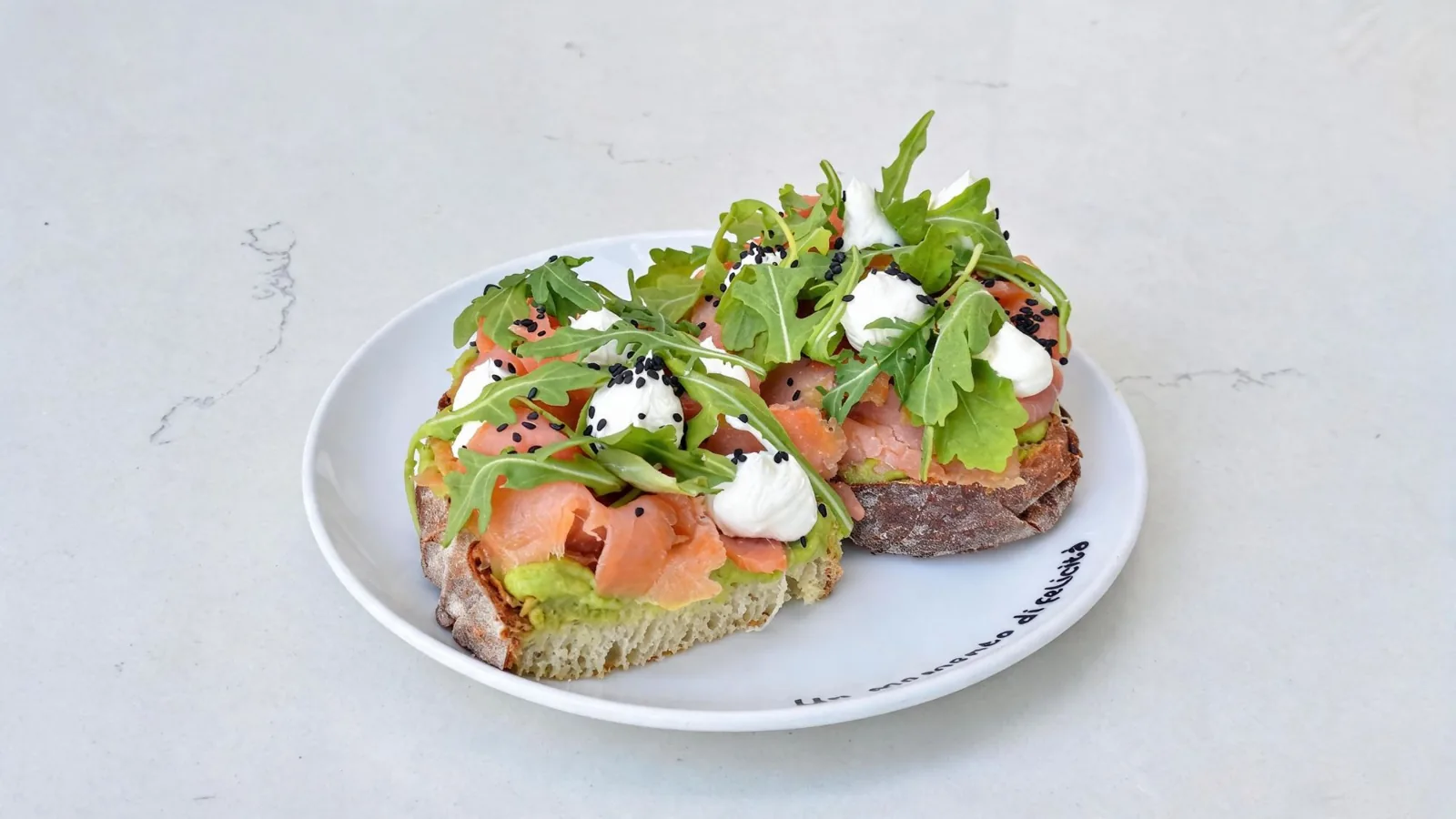 Avocado Salmon Toast, panino de Pistacchio, Edgewater Miami